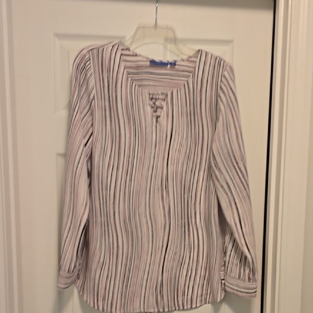 Apt. 9 White and Gray Ribbed Long Sleeve Blouse